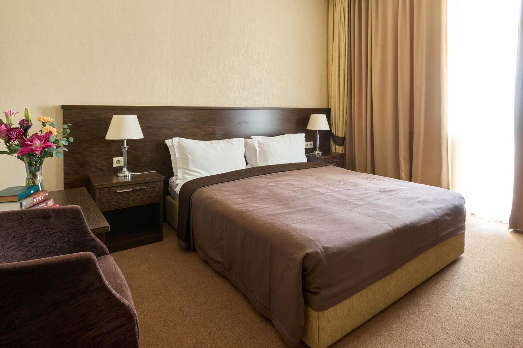 Kainar Hotel Simkent Buitenkant foto
