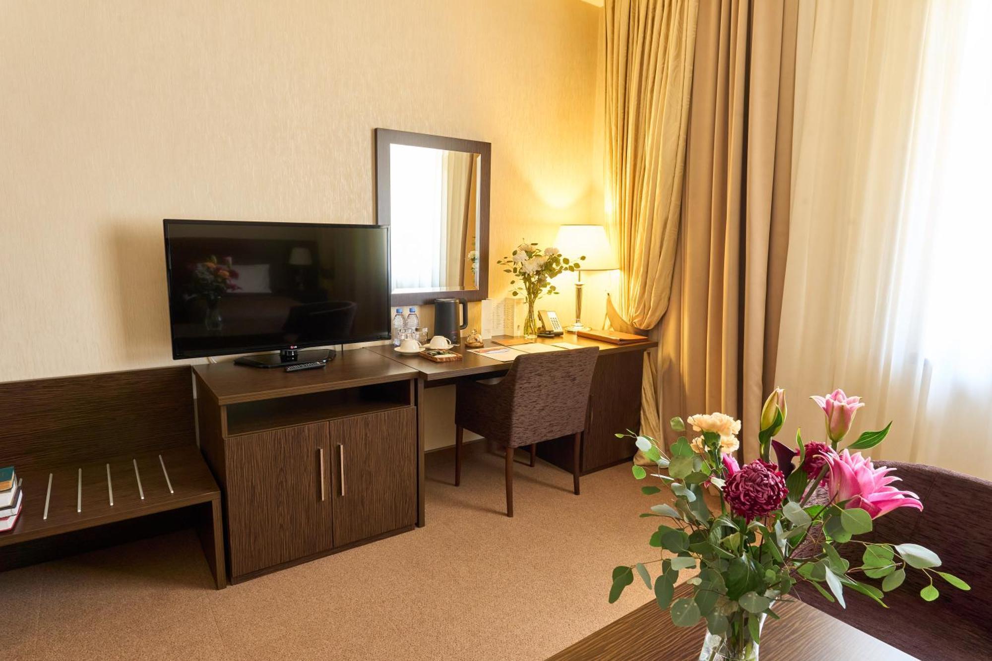 Kainar Hotel Simkent Buitenkant foto